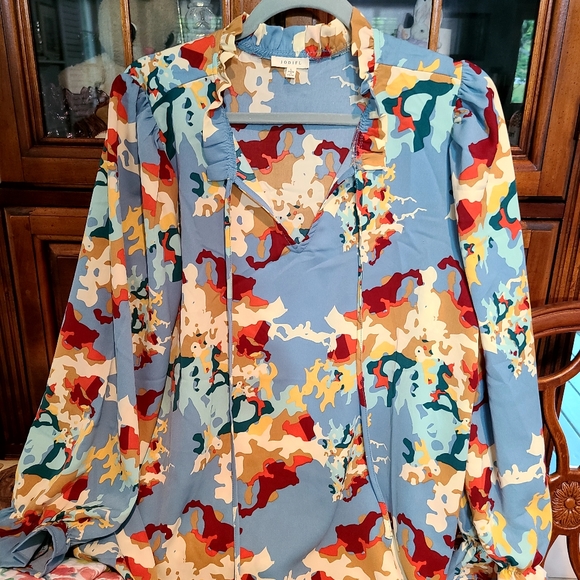 💋💋💋Trendy gorgeous blouse! I need a smaller size.💋💋💋 - Picture 1 of 5